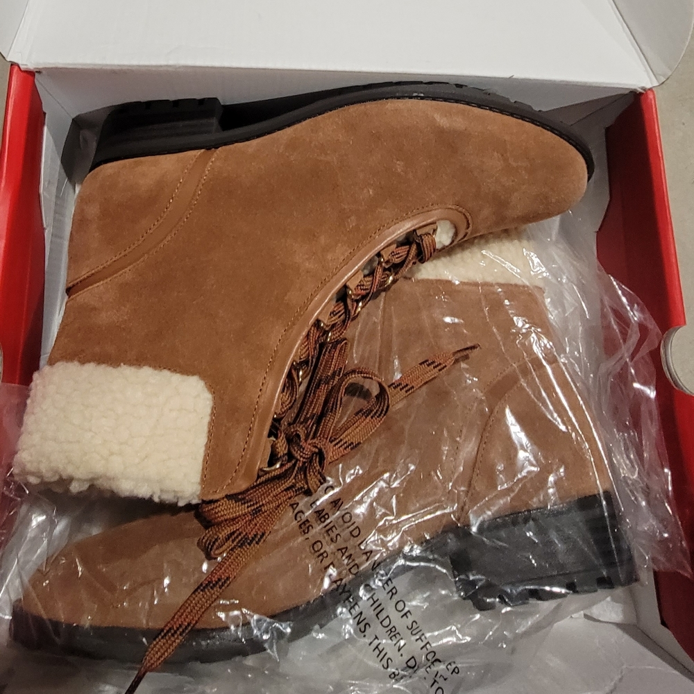 Crown & ivy boots size 8